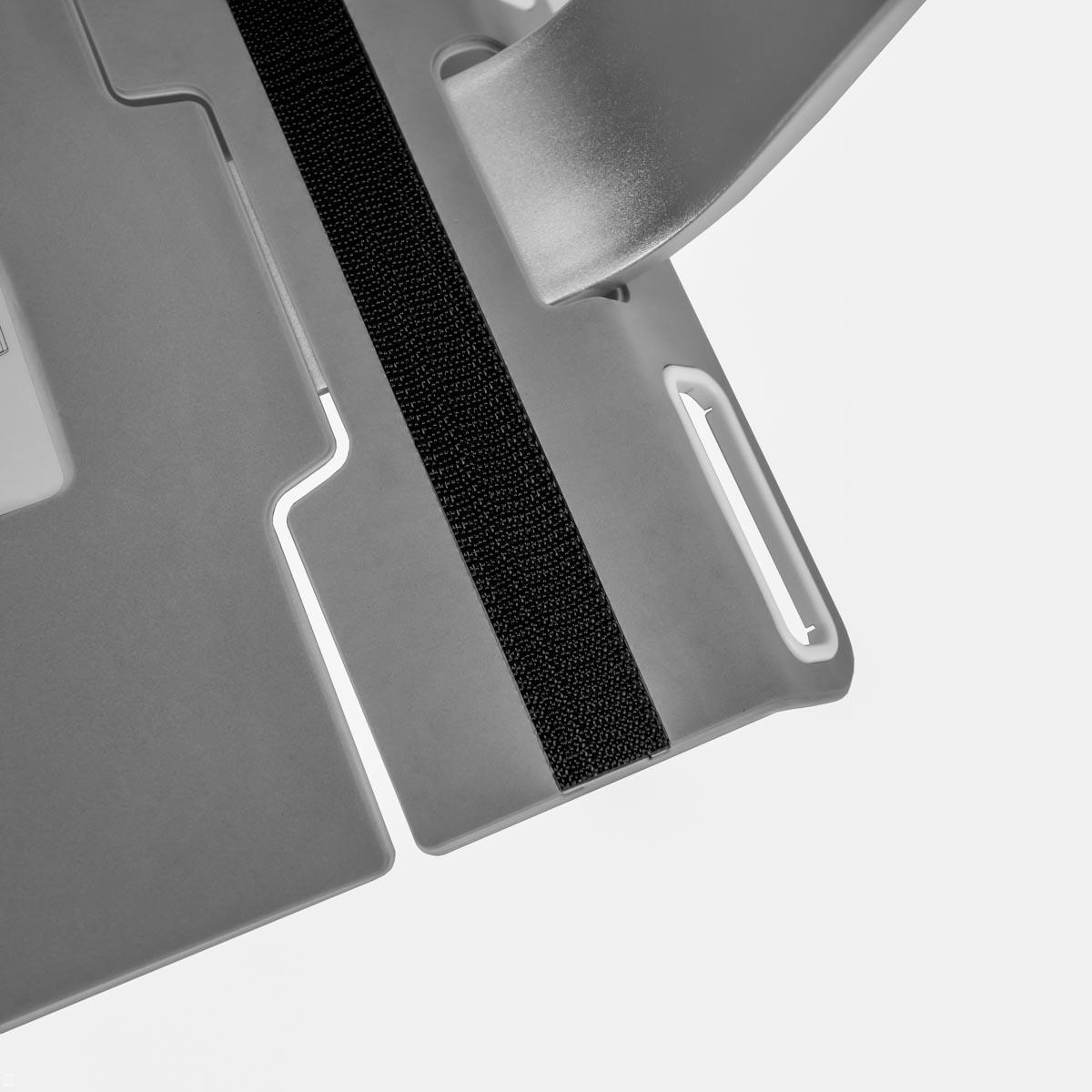 Humanscale M2.1 Laptop Tischhalterung mit Schwenkarm schräg, weiß, rutschfest Humanscale M2.1 Laptop Tischhalterung mit Schwenkarm schräg, weiß, rutschfest