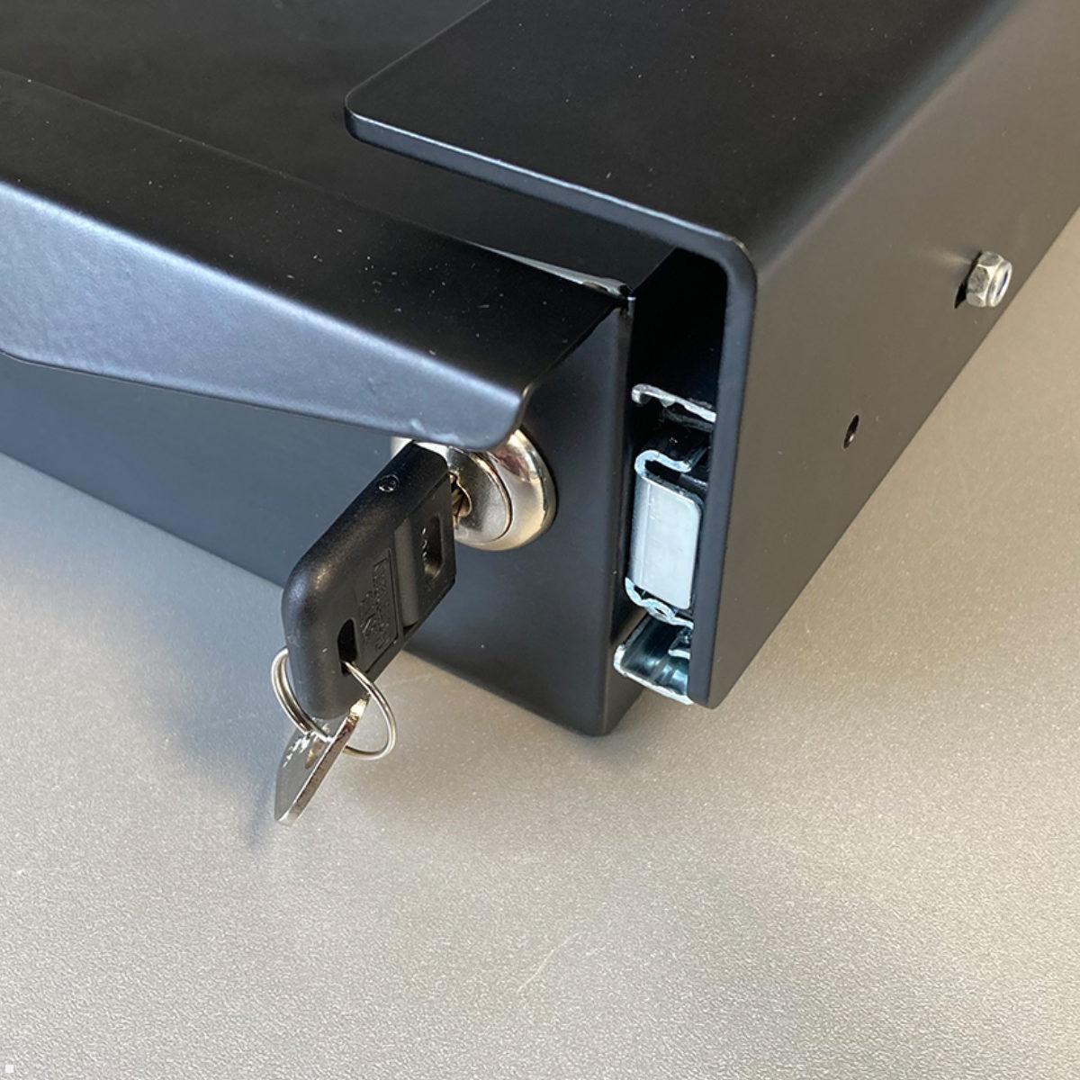 TecLines TUS018B ausziehbare Unterbau Schublade, abschließbar, schwarz mit Schlüssel TecLines TUS018B ausziehbare Unterbau Schublade, abschließbar, schwarz mit Schlüssel