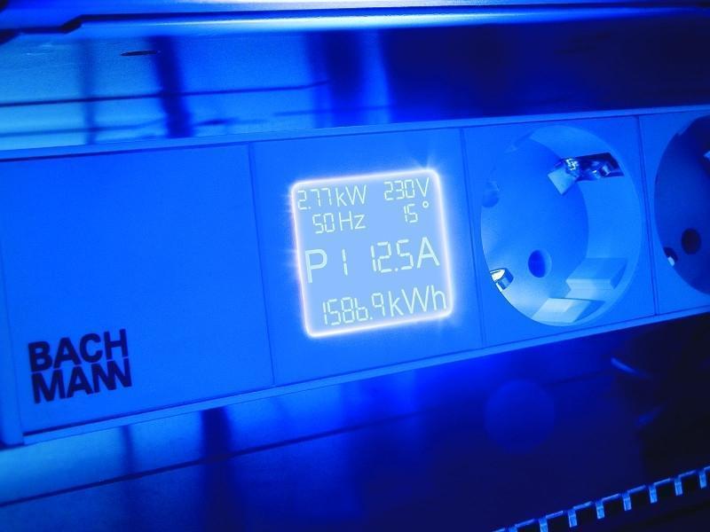 Bachmann 19 Zoll Steckdosenleiste BlueNet BN2000 6x Steckdose (329.3009) Display beleuchtet Bachmann 19 Zoll Steckdosenleiste BlueNet BN2000 6x Steckdose (329.3009) Display beleuchtet