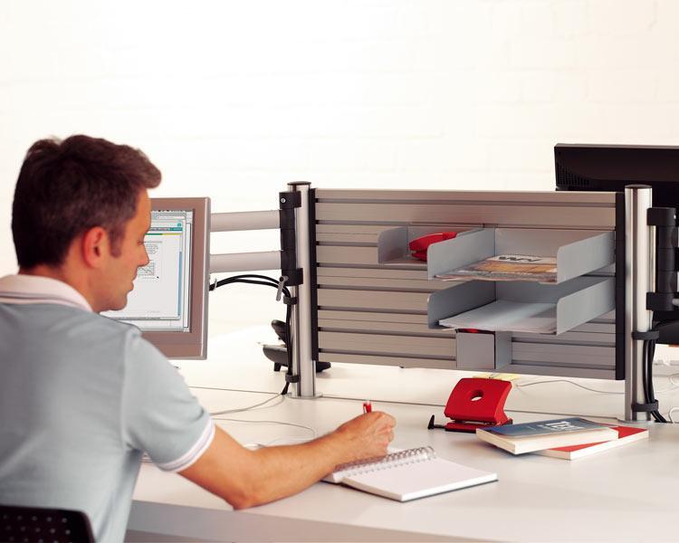 Novus Slatwall Elemente 120 mit TSS-Säule mit Tischklemme (974+1205+000)