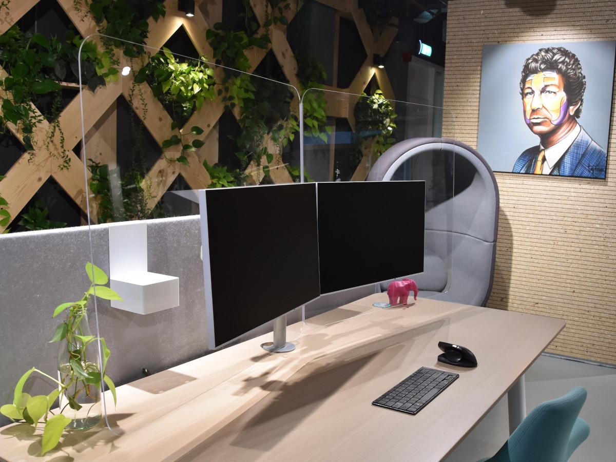 Dataflex Addit Dual Acryl Schutzscheibe / Spuck Schutz an VESA 100x100 (44.320) Dataflex Addit Dual Acryl Schutzscheibe / Spuck Schutz an VESA 100x100 (44.320)