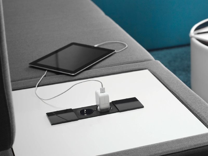 Bachmann DUE 1x Steckdose, 1x USB Charger (929.040) Anwendungsbeispiel (Deckel nicht enthalten) Bachmann DUE 1x Steckdose, 1x USB Charger (929.040) Anwendungsbeispiel (Deckel nicht enthalten)