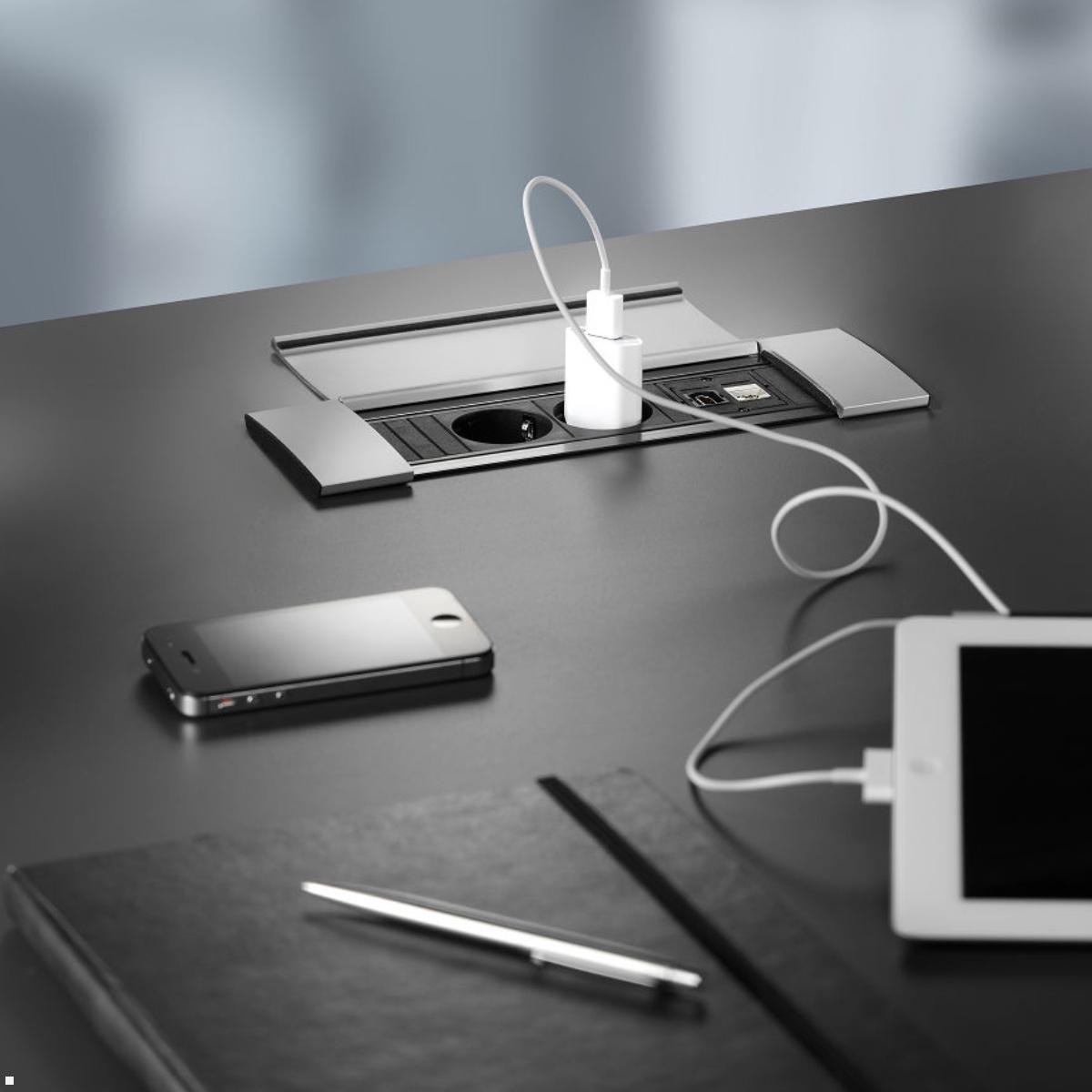 Bachmann Power Frame 3x Steckdose 1x Custom Modul (916.006), beispiel am Schreibtisch