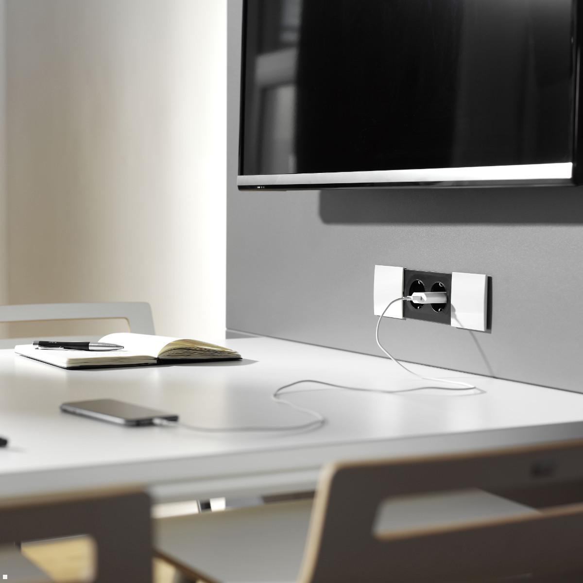 Bachmann DUE Steckdose, USB-A Doppelcharger, Deckel, weiß (929.040DW), Anwendungsbeispiel Bachmann DUE Steckdose, USB-A Doppelcharger, Deckel, weiß (929.040DW), Anwendungsbeispiel