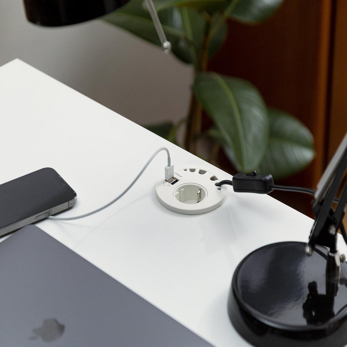 EVOline Circle80 Einbausteckdose mit USB-Charger C/C geschlossen, Anwendungsbeispiel