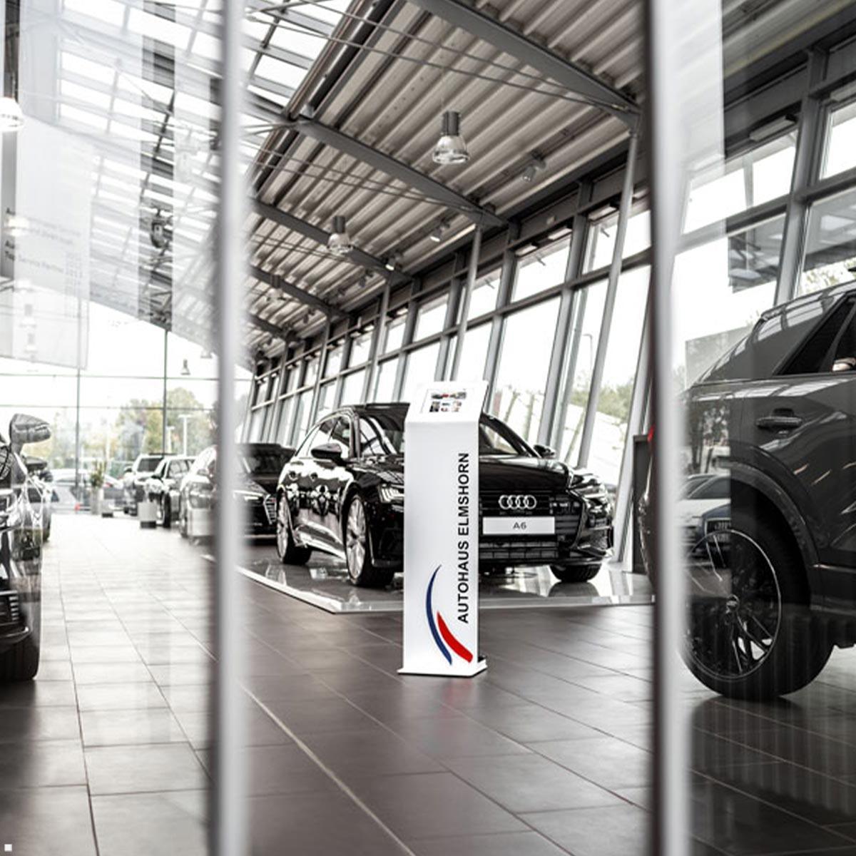 TabLines TBS136 Design Tabletständer quer mit Akku für Apple iPad Air 11 M2 Autohaus Konfigurator