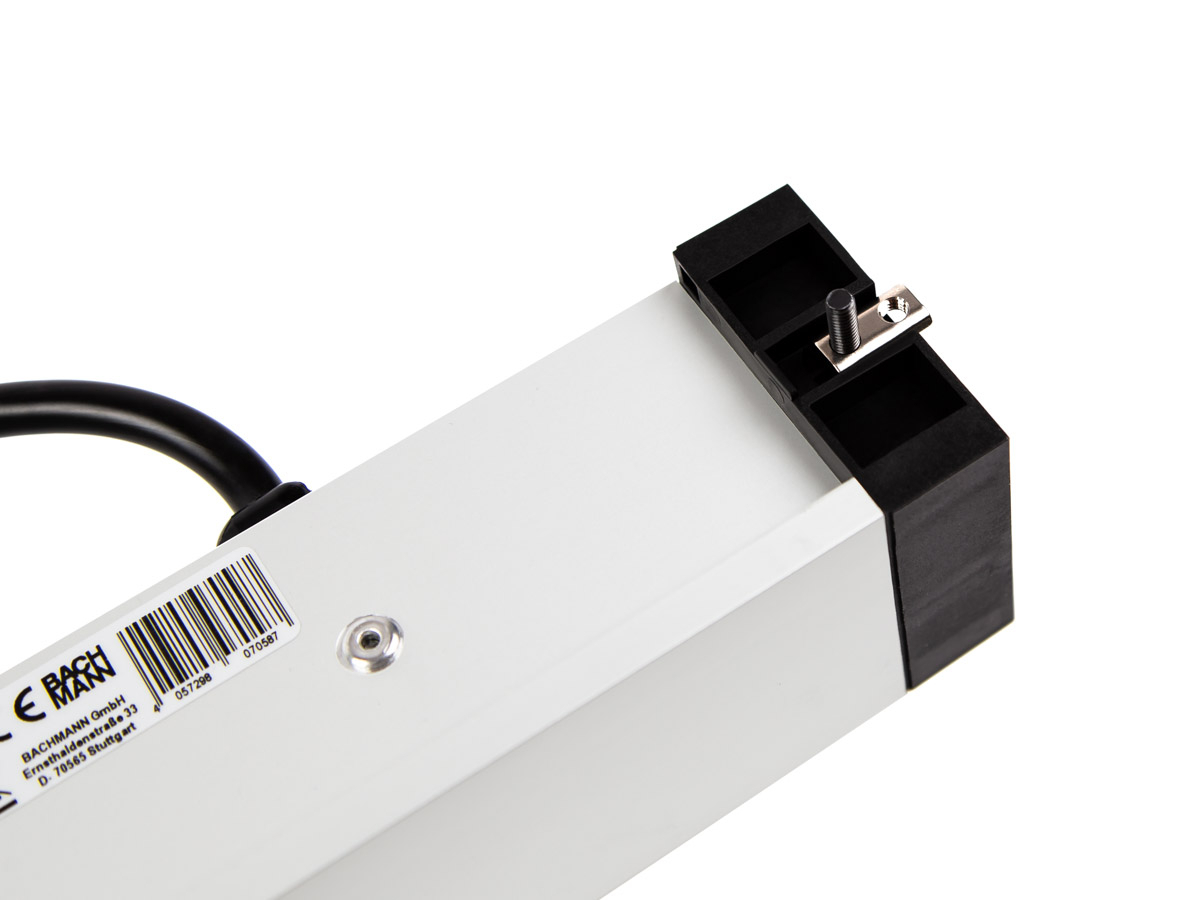 Bachmann DESK RAIL 2x Steckdose CH, 1x USB Charger, 1x Custom Modul (941.004) Rückseite Bachmann DESK RAIL 2x Steckdose CH, 1x USB Charger, 1x Custom Modul (941.004) Rückseite