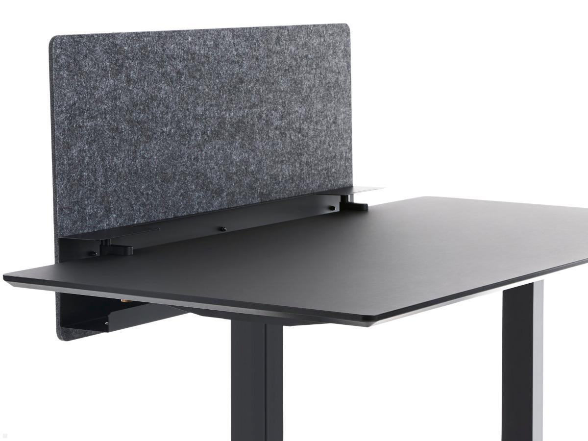 APTO Filz Schreibtisch Trennwand 110x60x1cm mit Tischklemmen, mattschwarz APTO Filz Schreibtisch Trennwand 110x60x1cm mit Tischklemmen, mattschwarz