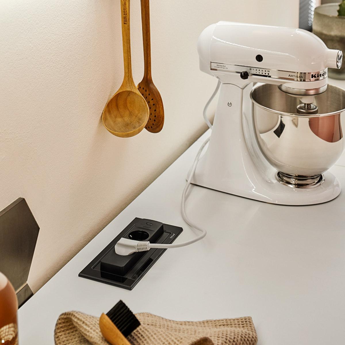 EVOLine BackFlip Cuisine 2x Steckdose mit USB-C Charger, Anwendungsbeispiel